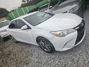 Toyota Camry SE 4dr Sedan (2.5L 4cyl 6A) 2015 White