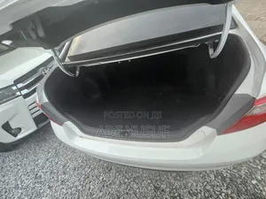 Toyota Camry SE 4dr Sedan (2.5L 4cyl 6A) 2015 White