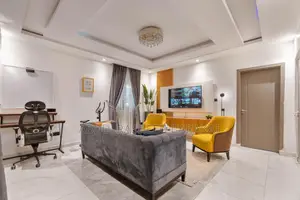 Luxury One Bedroom Apartment With Work Station