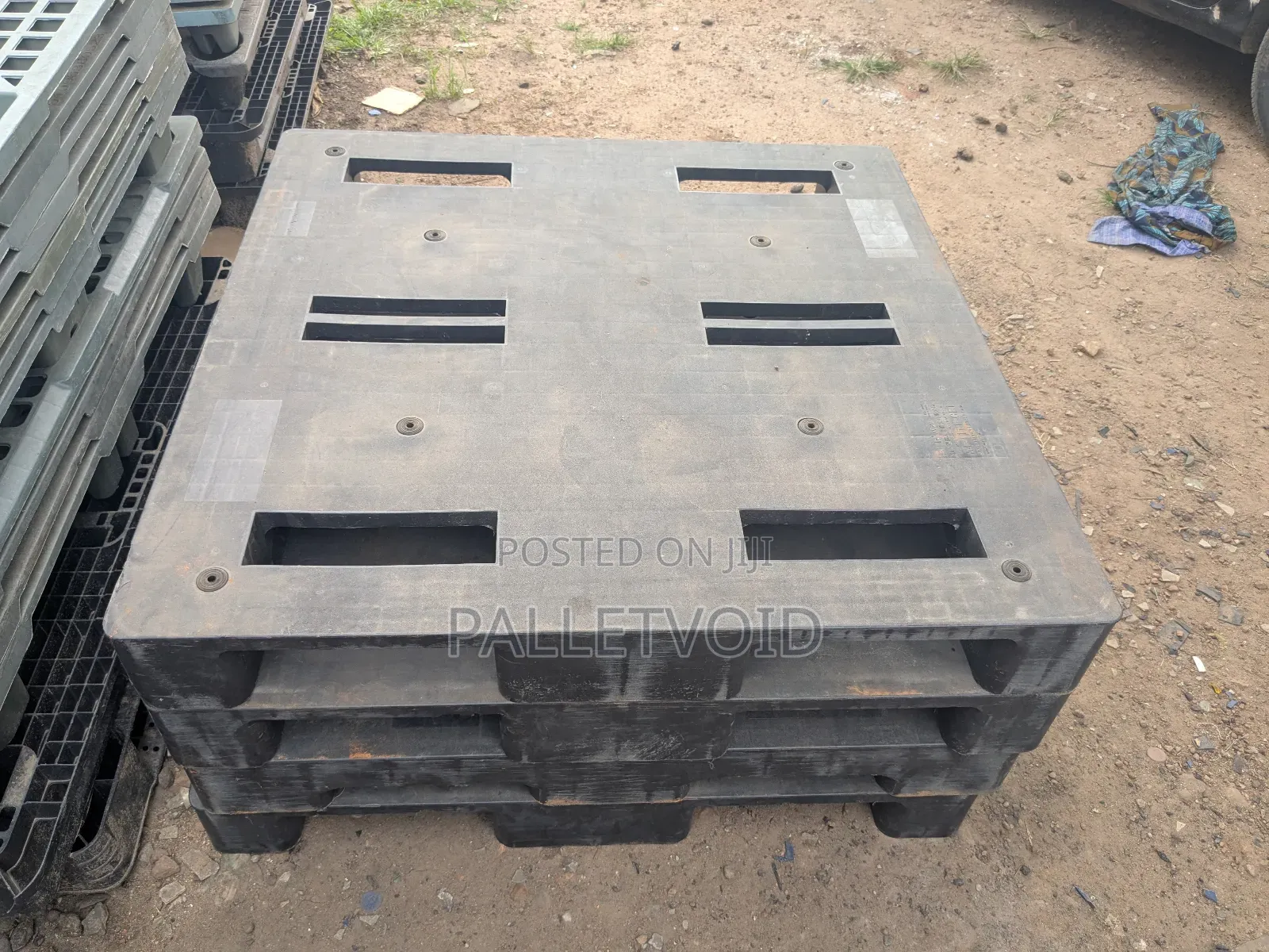 Plastic Pallet -- Maximum Load. Zero Nonsense
