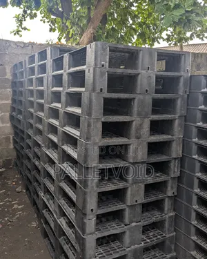Plastic Pallet -- Maximum Load. Zero Nonsense