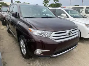 Toyota Highlander SE 2011 Purple