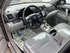 Toyota Highlander SE 2011 Purple