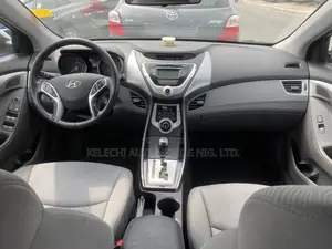 Hyundai Elantra SE 4dr Sedan (1.8L 4cyl 6A) 2014 Silver