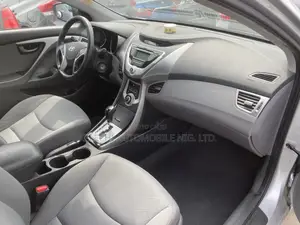 Hyundai Elantra SE 4dr Sedan (1.8L 4cyl 6A) 2014 Silver