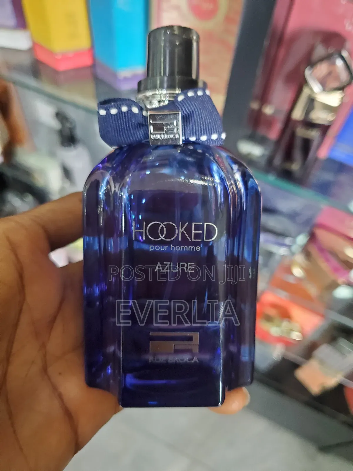 Hooked Azure, Rue Broca