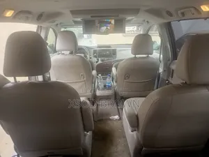 Toyota Sienna XLE 7-Passenger 4dr Minivan AWD (3.5L 6cyl 6A) 2014 Gray
