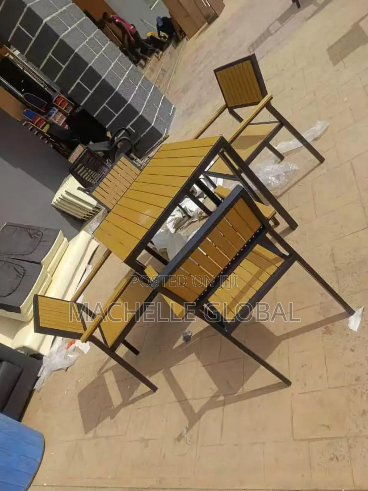 Classic Dinning Table With Chairs