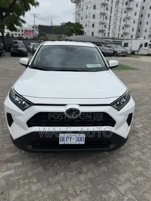 Toyota RAV4 LE AWD 2024 White