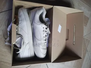 Zara Canvas