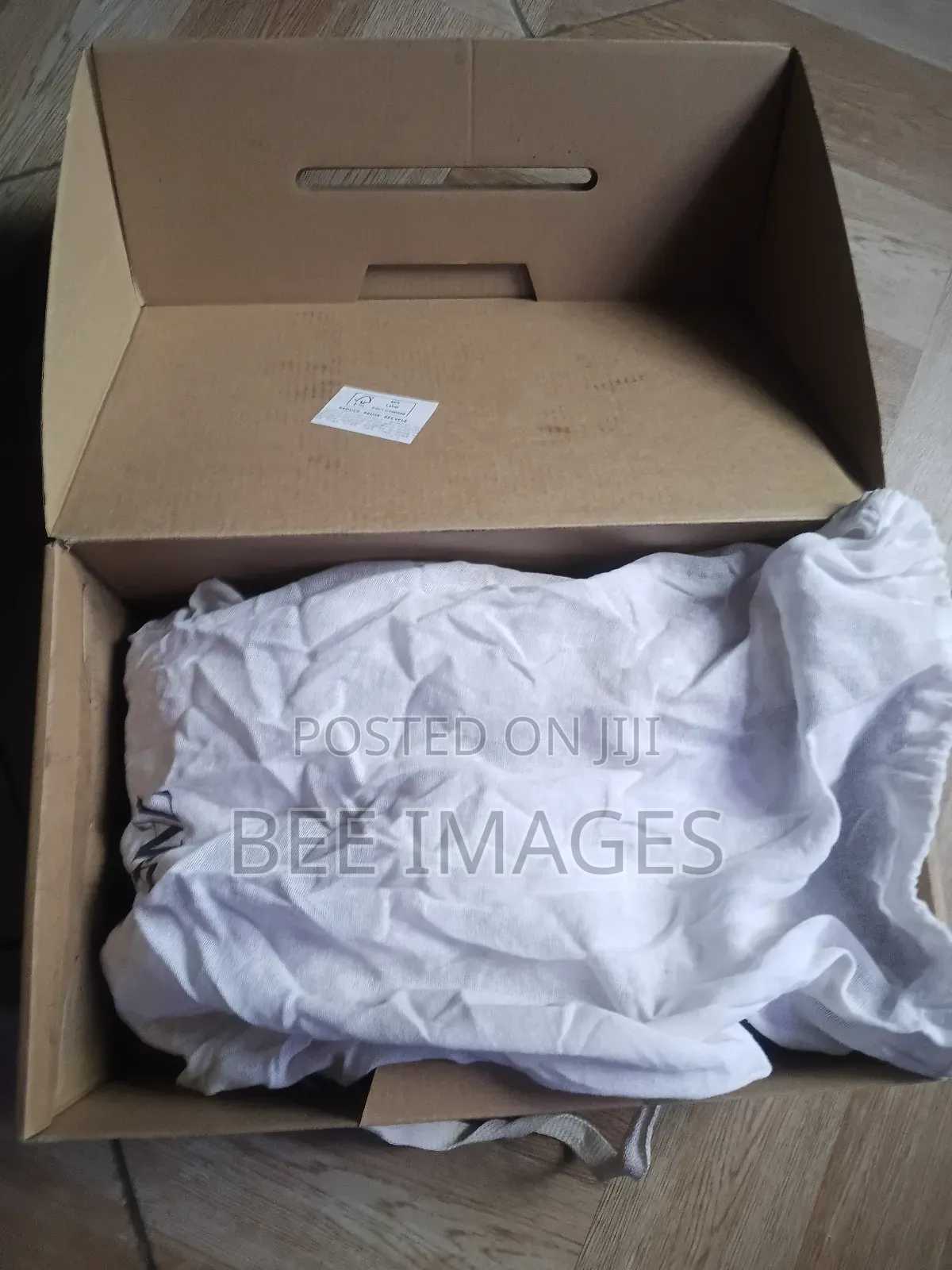 Zara Canvas
