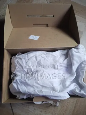 Zara Canvas