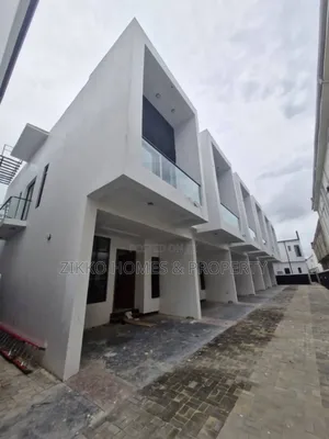 3bdrm Townhouse/Terrace in Ikota Gra, Chevron for sale