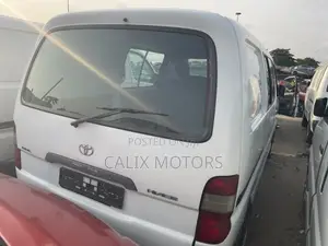 Toyota HiAce 2005 White