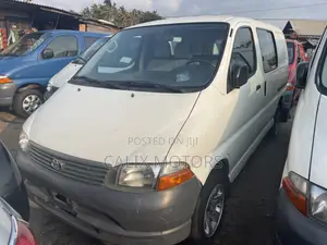Toyota HiAce 2005 White