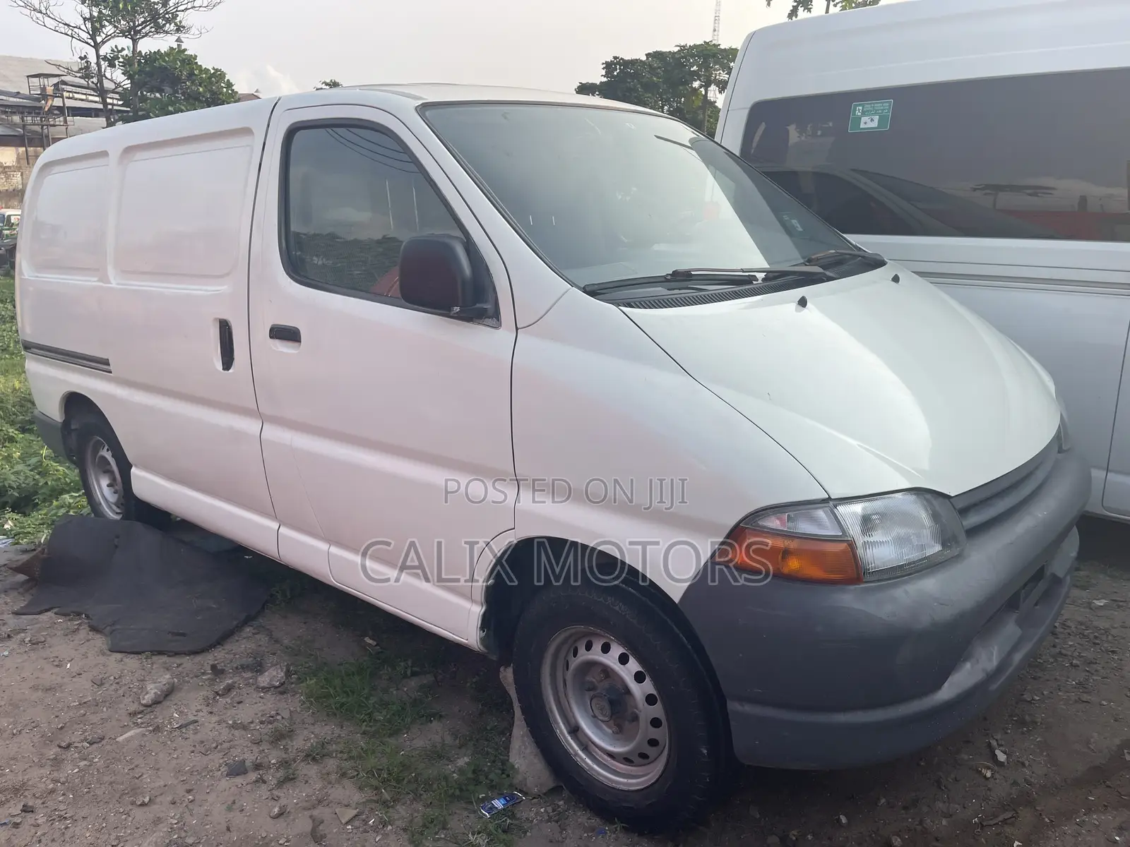 Toyota HiAce 2005 White