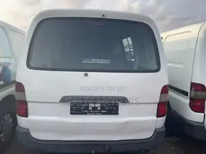 Toyota HiAce 2004 White