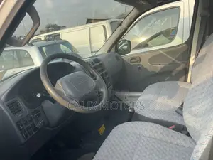 Toyota HiAce 2004 White