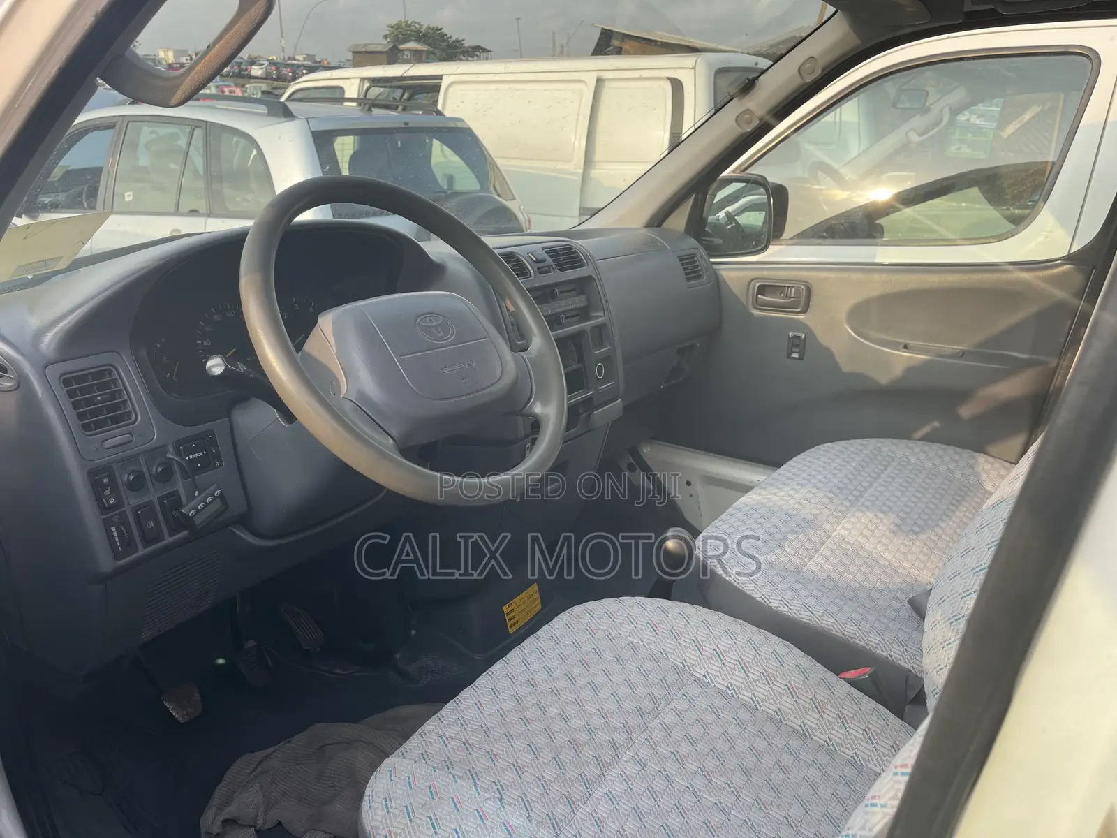 Toyota HiAce 2004 White