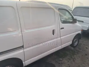 Toyota HiAce 2005 White