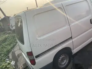 Toyota HiAce 2005 White