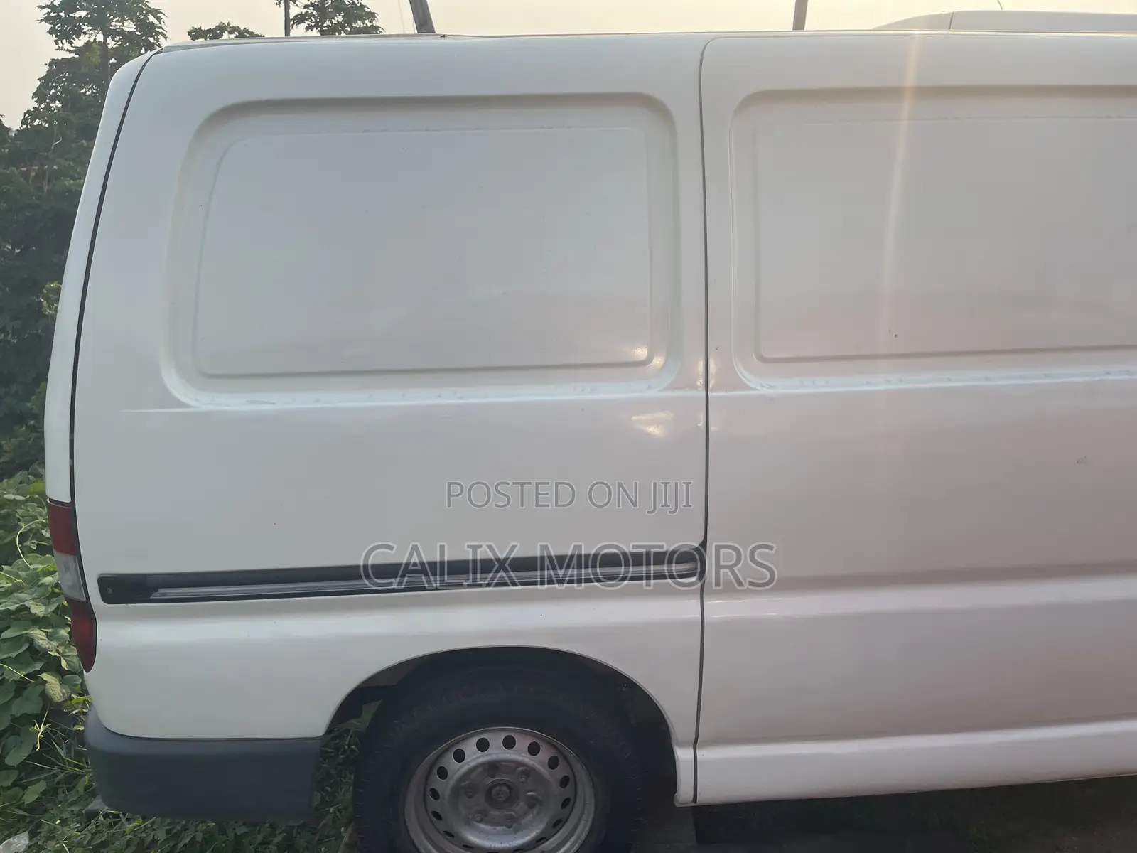 Toyota HiAce 2005 White