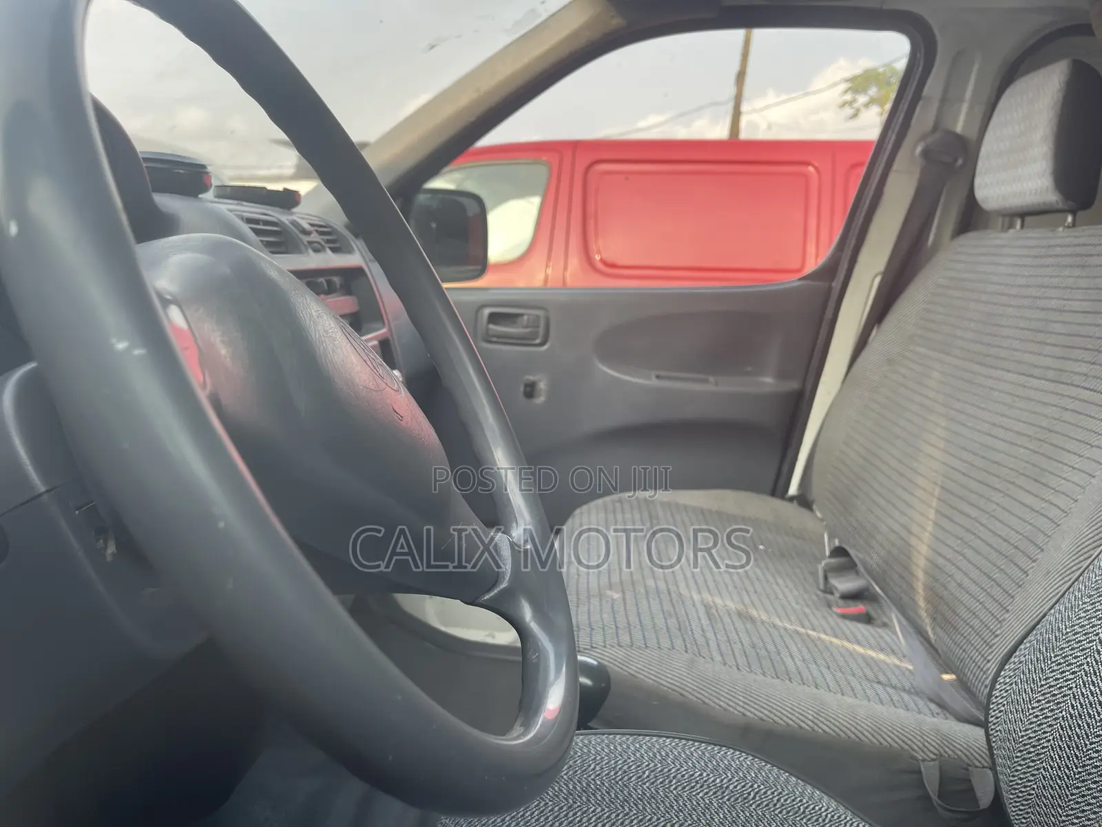 Toyota HiAce 2005 White