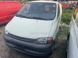 Toyota HiAce 2005 White