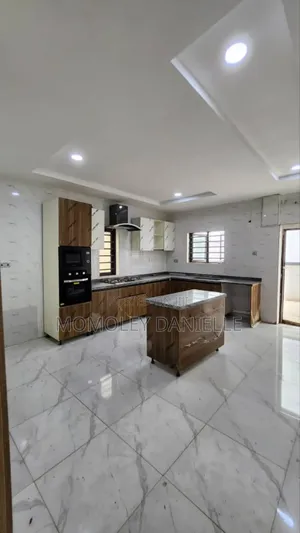 3bdrm Duplex in Queen Garden Annex for sale