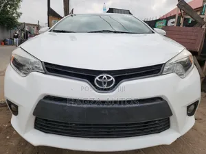 Toyota Corolla LE Premium 4dr Sedan (1.8L 4cyl CVT) 2015 White