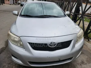Toyota Corolla LE 4dr Sedan (1.8L 4cyl 4A) 2010 Silver
