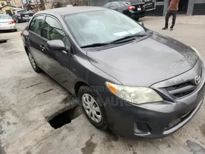 Toyota Corolla LE 4dr Sedan (1.8L 4cyl 4A) 2011 Gray