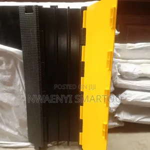 Speed Breaker With Cable Space