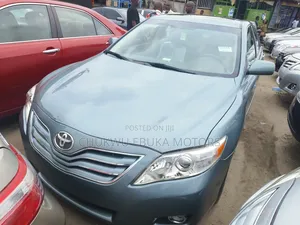 Toyota Camry XLE V6 4dr Sedan (3.5L 6cyl 6A) 2011 Blue