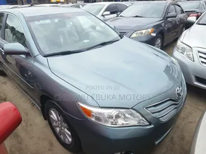 Toyota Camry XLE V6 4dr Sedan (3.5L 6cyl 6A) 2011 Blue
