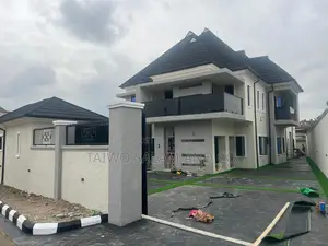 4bdrm Duplex in Oluyole Estate for sale