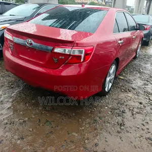 Toyota Camry SE 4dr Sedan (2.5L 4cyl 6A) 2013 Red