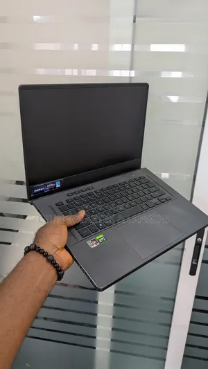 Laptop Asus ROG Zephyrus G15 16GB AMD Ryzen 9 SSD 1T