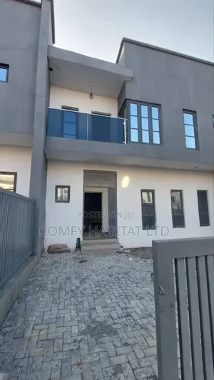 3bdrm Duplex in Dakwo District for sale