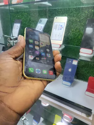 Apple iPhone 11 64 GB Yellow