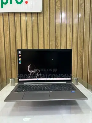 Laptop HP ZBook Firefly G8 16GB Intel Core I7 SSD 512GB