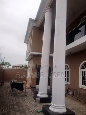 5bdrm Duplex in Adewale Estate for rent