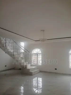5bdrm Duplex in Adewale Estate for rent