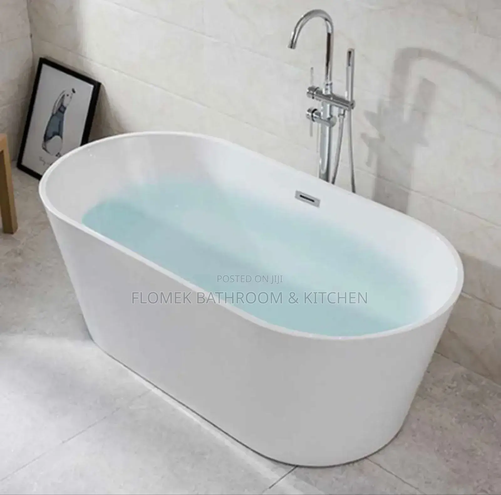Bathtub With Centre Mixer