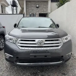 Toyota Highlander SE 3.5L 2WD 2013 Gray