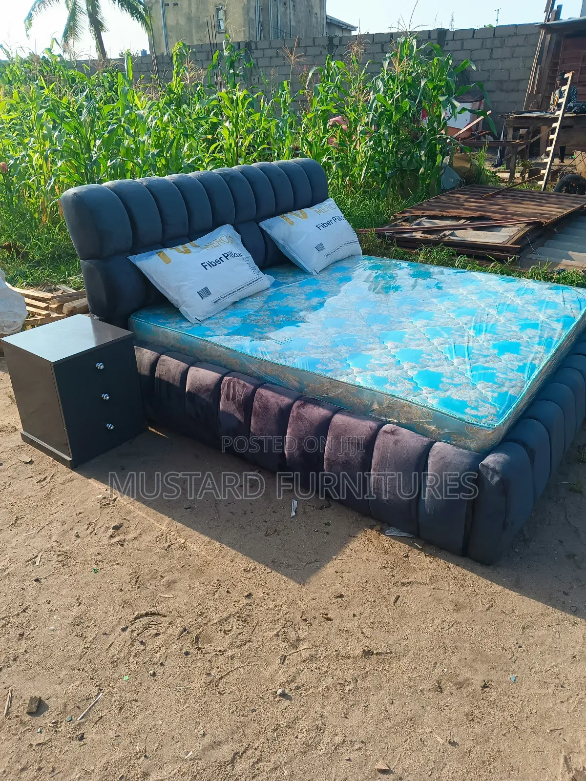 Quality 6x6ft Bubble Bedframe With One Side Drawer