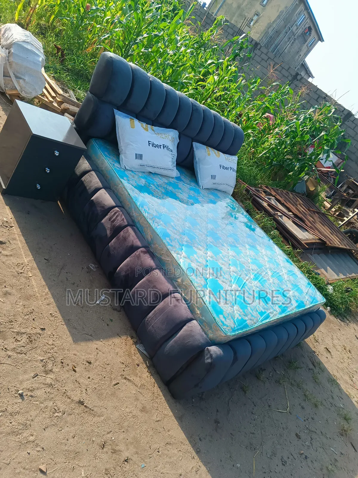 Quality 6x6ft Bubble Bedframe With One Side Drawer