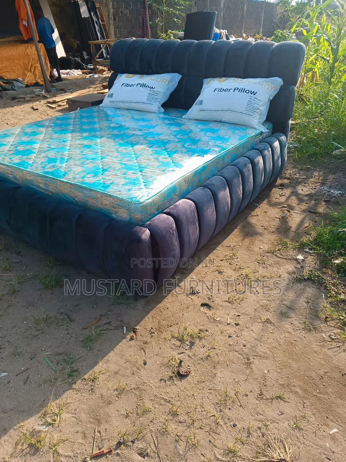 Quality 6x6ft Bubble Bedframe With One Side Drawer