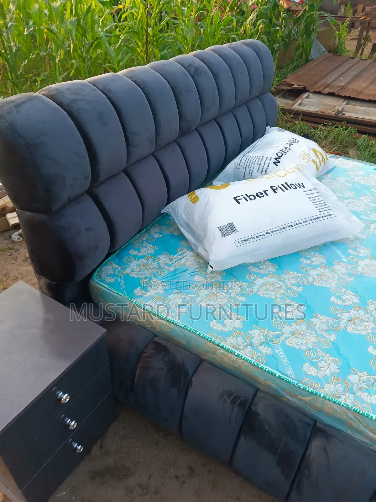 Quality 6x6ft Bubble Bedframe With One Side Drawer