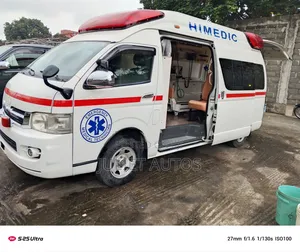 Toyota HiAce 2012 White